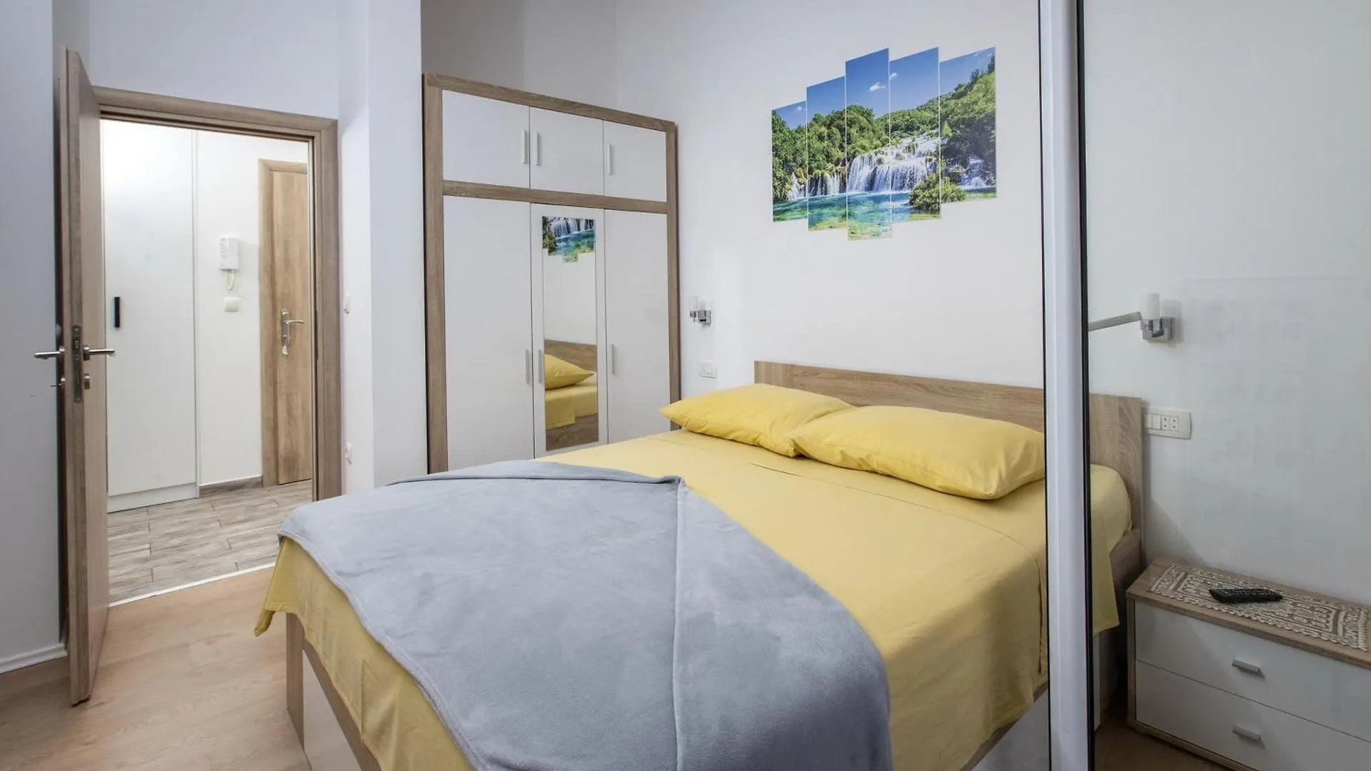 Apartment Mia Σπλιτ